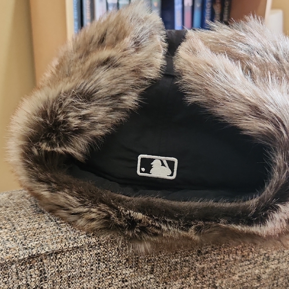 Seattle Mariners New Era 59Fifty Winter Dog Ear Cap with Fur Trim - Picture 2 of 6